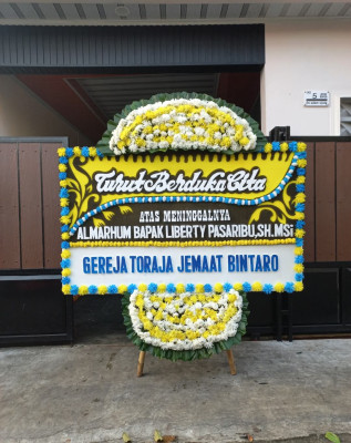 Papan Bunga Duka di Tanjung Sakti Pumi