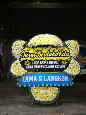 Papan Bunga Duka di Tanjung Sakti Pumi